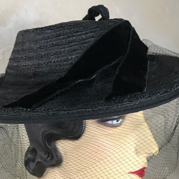 ALLURING 1940s\' BLACK STRAW FEDORA TRIMMED WITH VELOUR AND YELLOW FABRIC FLOWERS main image 11